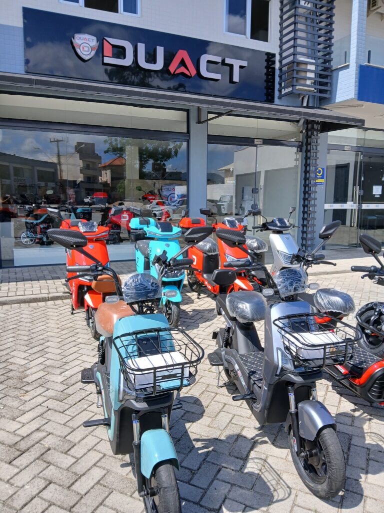Economia sobre duas rodas: os benefícios financeiros da mobilidade elétrica com bicicletas e scooters